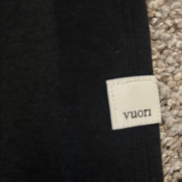 Vuori Black all the feels straight leg regular length NWOT - Picture 2 of 4